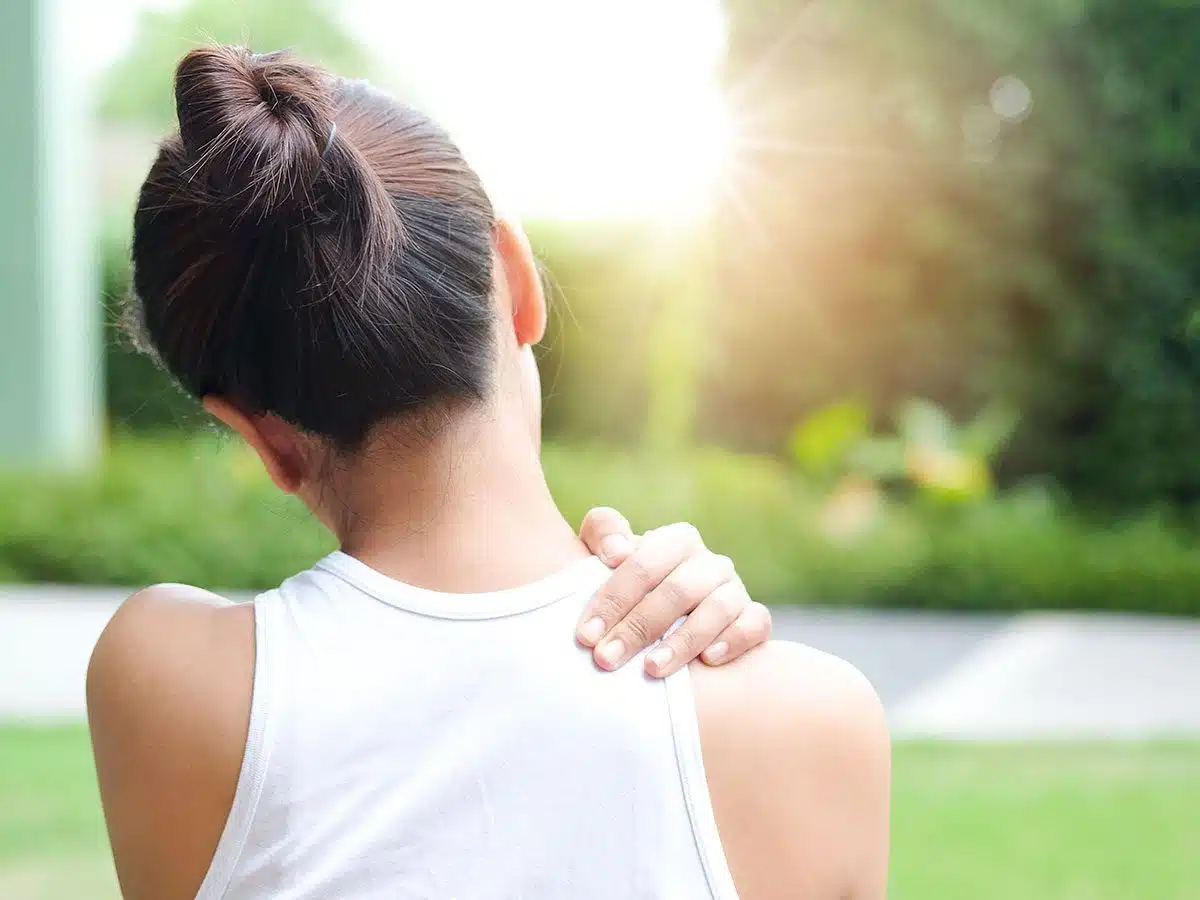 Apaiser une douleur à l'épaule nocturne stratégies et astuces efficaces